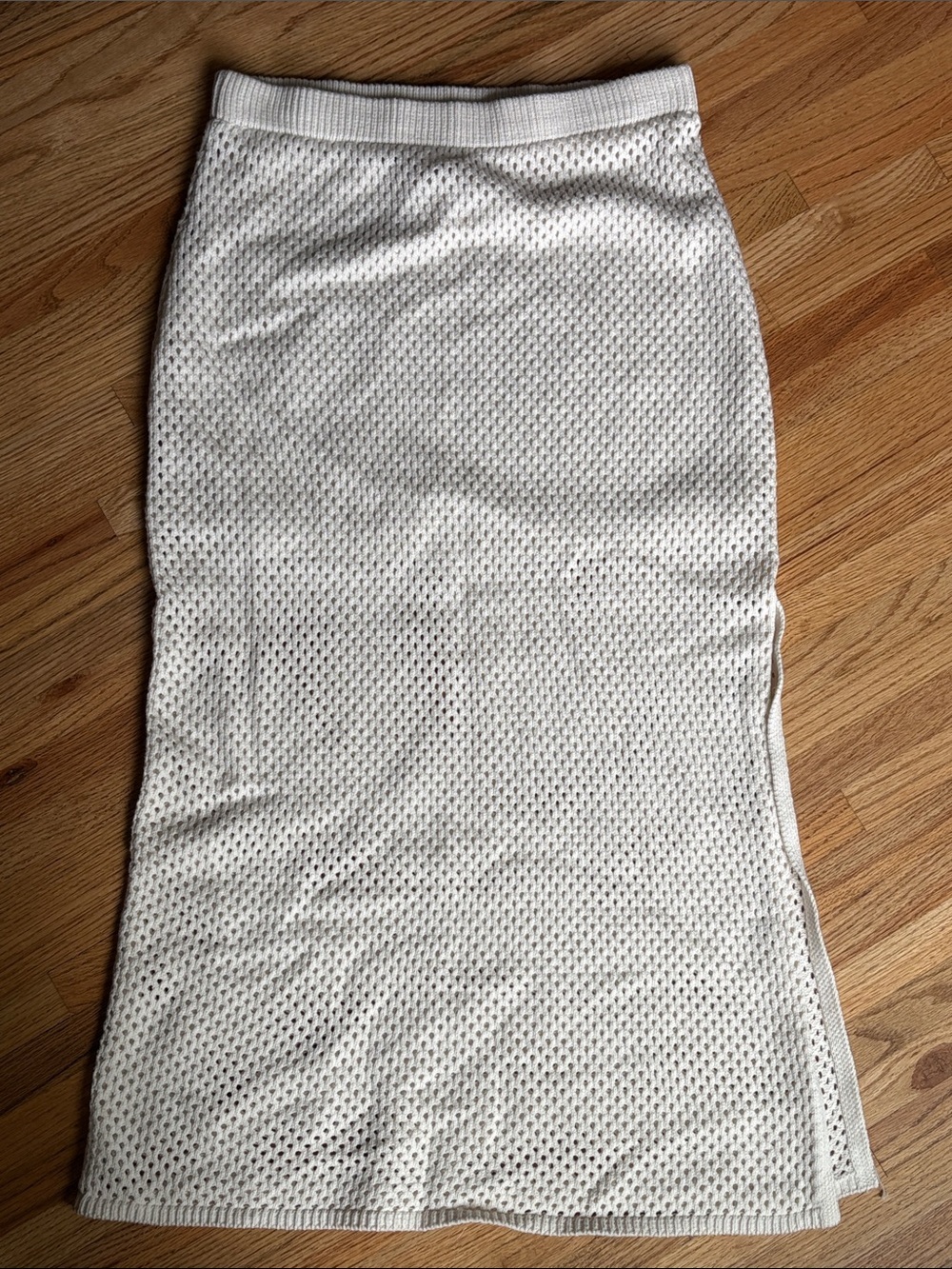 Universal Thread medium Cream Ribbed Waist Knit Skirt